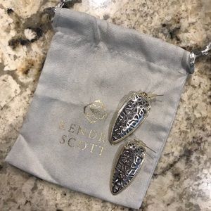 EUC Kendra Scott Sadie Spear